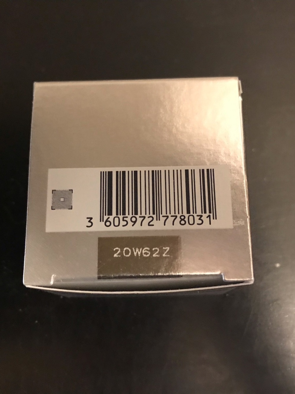 it cosmetics Confidence In An Eye Cream - gold and silver jar - Picture 5 of 5
